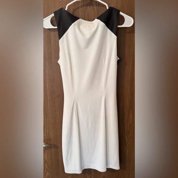 Guess White/Black Sleeveless Dress - Picture 3 of 3